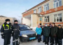 Сотрудники ГИБДД познакомили школьников с работой дорожных полицейских